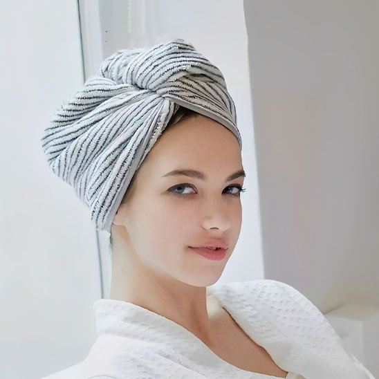 serviette-cheveux-rayee-turban-absorbant-sechage-rapide-confort-spa-soin-capillaire