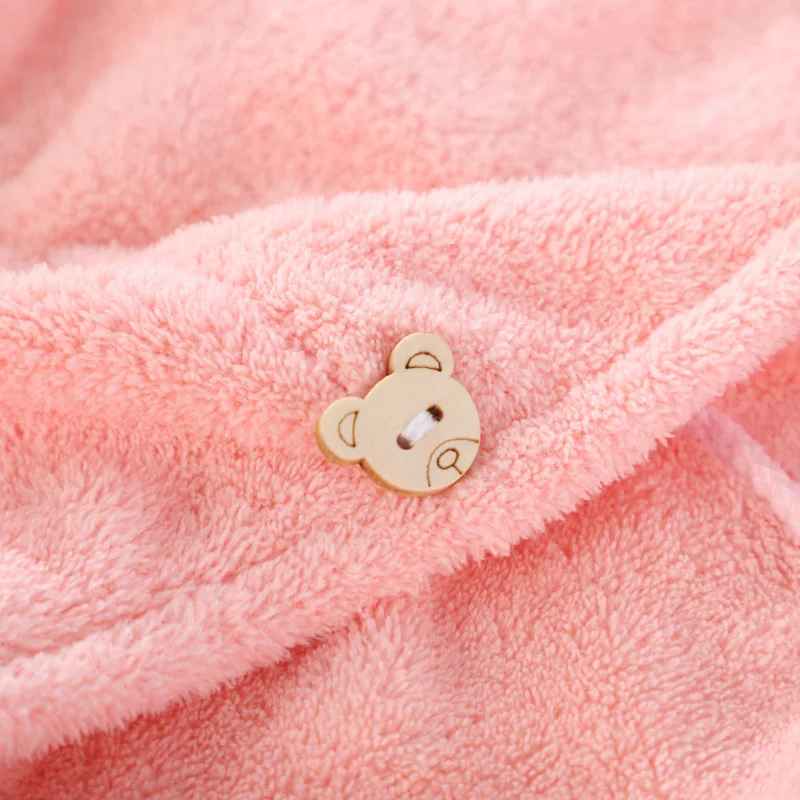 serviette-cheveux-rose-microfibre-bouton-ourson-douceur-sechage-rapide-confort-enfant