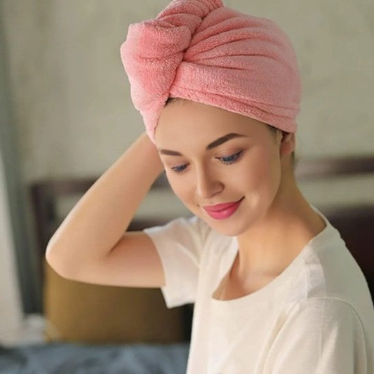 serviette-cheveux-rose-turban-microfibre-sechage-rapide-confort-soin-capillaire-minimaliste