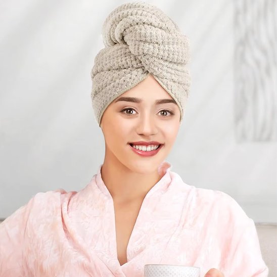 serviette-en-microfibre-cheveux-beige-turban-ergonomique-sechage-rapide-rituel-bien-etre