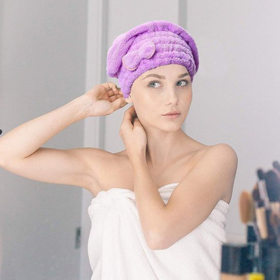 serviette-microfibre-cheveux-violette-turban-noeud-sechage-rapide-soin-capillaire-confort