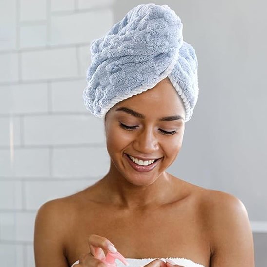 serviette-microfibre-pour-cheveux-bleu-turban-sechage-rapide-confort-soin-capillaire-bien-etre
