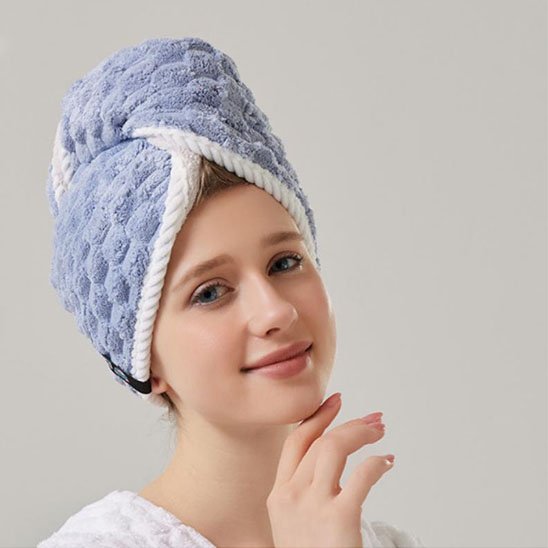 serviette-microfibre-pour-cheveux-bleue-absorbante-turban-sechage-rapide-confort-soin-capillaire
