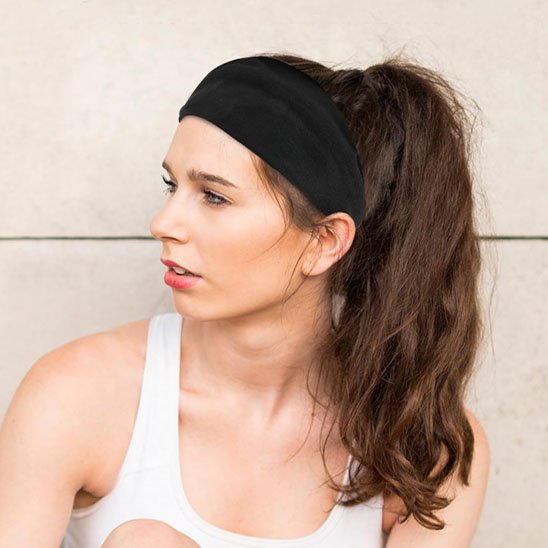 sportive-profil-bandeau-cheveux-noir-energie-style-minimal-lumiere-mouvement